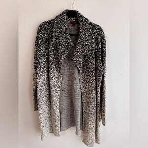 Johnston & Murphy Sweater … Size L … Black & White ..